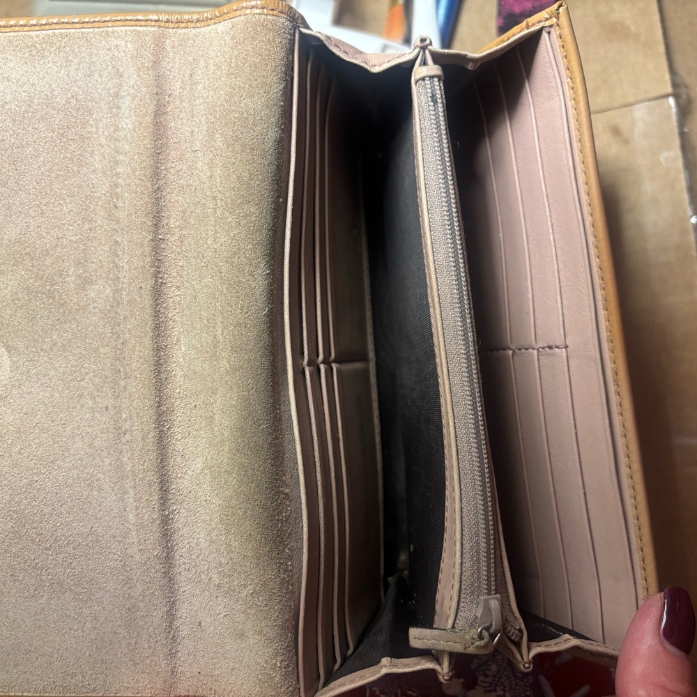Gucci Vintage Patent Leather Wallet - Picture 4 of 10